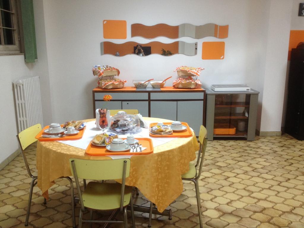 Alojamento de Acomodação e Pequeno-almoço Casa Per Ferie Cardinal G. Guarino *